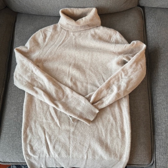 Bloomindale’s cashmere sweater - Picture 1 of 1
